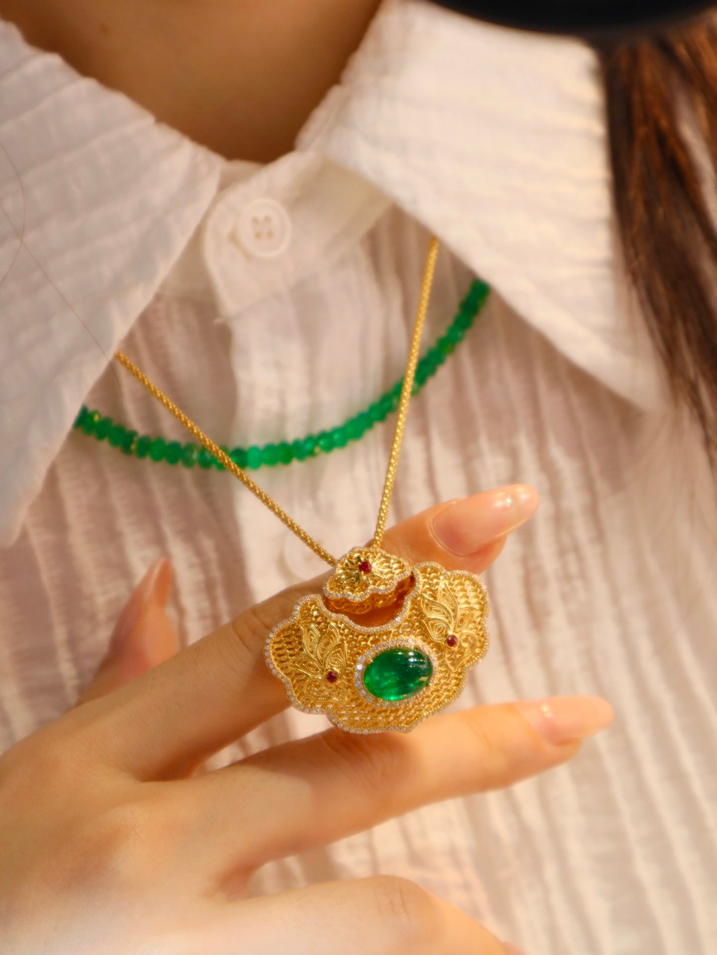 Colgante con cerradura de seguridad Ruyi - Joyería con dijes de esmeralda