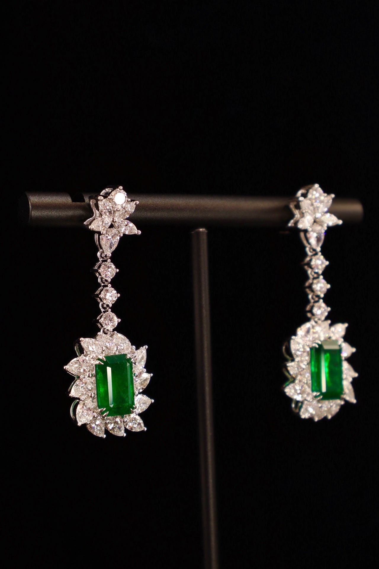 Anting Hijau Zamrud - Perhiasan Mewah