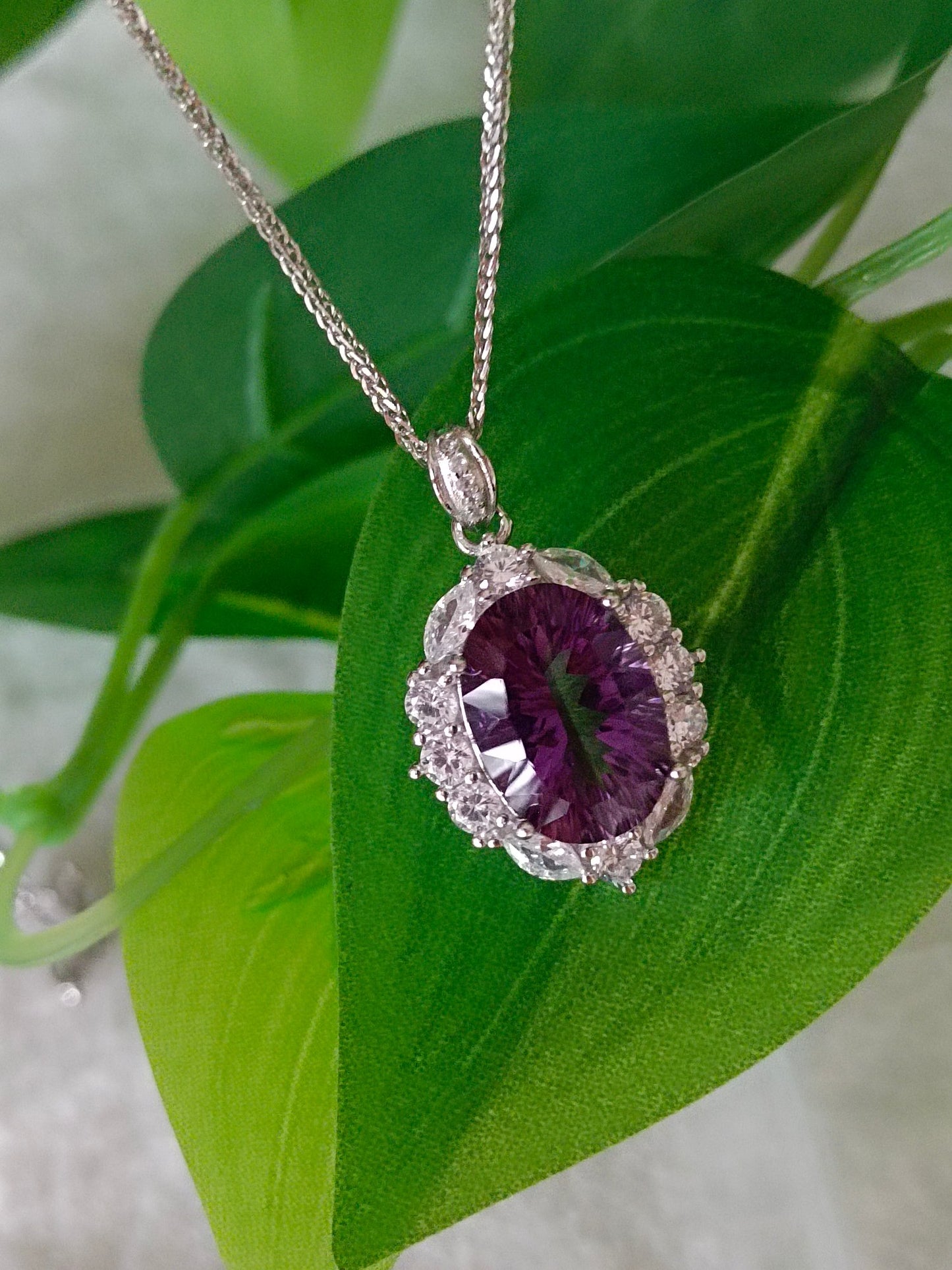 Luxurious Natural Amethyst Pendant Jewelry - A Dazzling Statement of Elegance