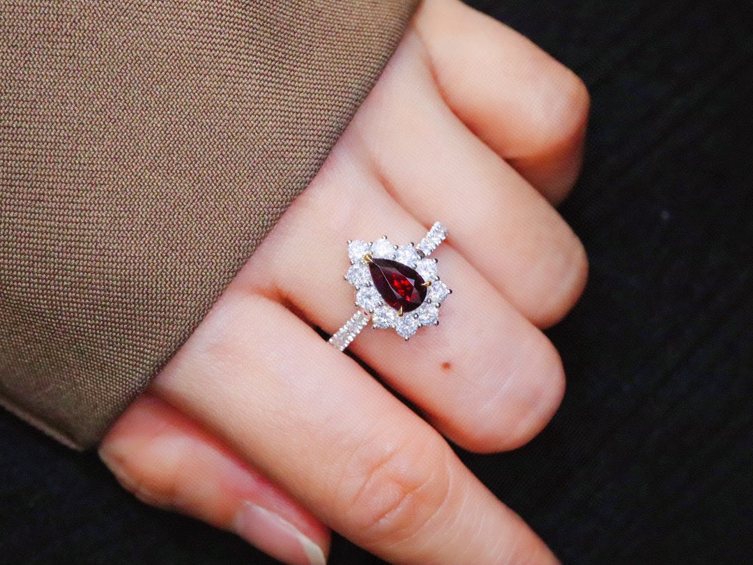 Exquisiter, ungewärmter Rubinring – taubenblutroter Schmuck