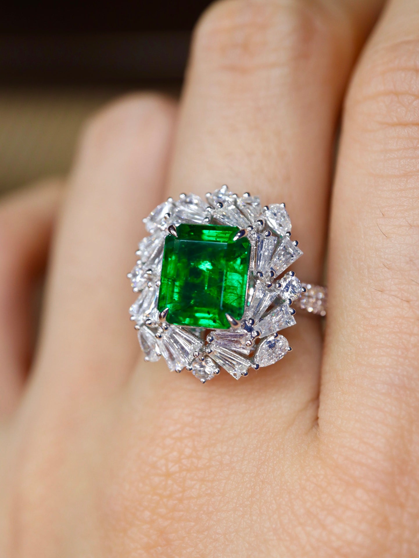 Anello con smeraldo - Gioiello di lusso Warton Green da 3,01 ct