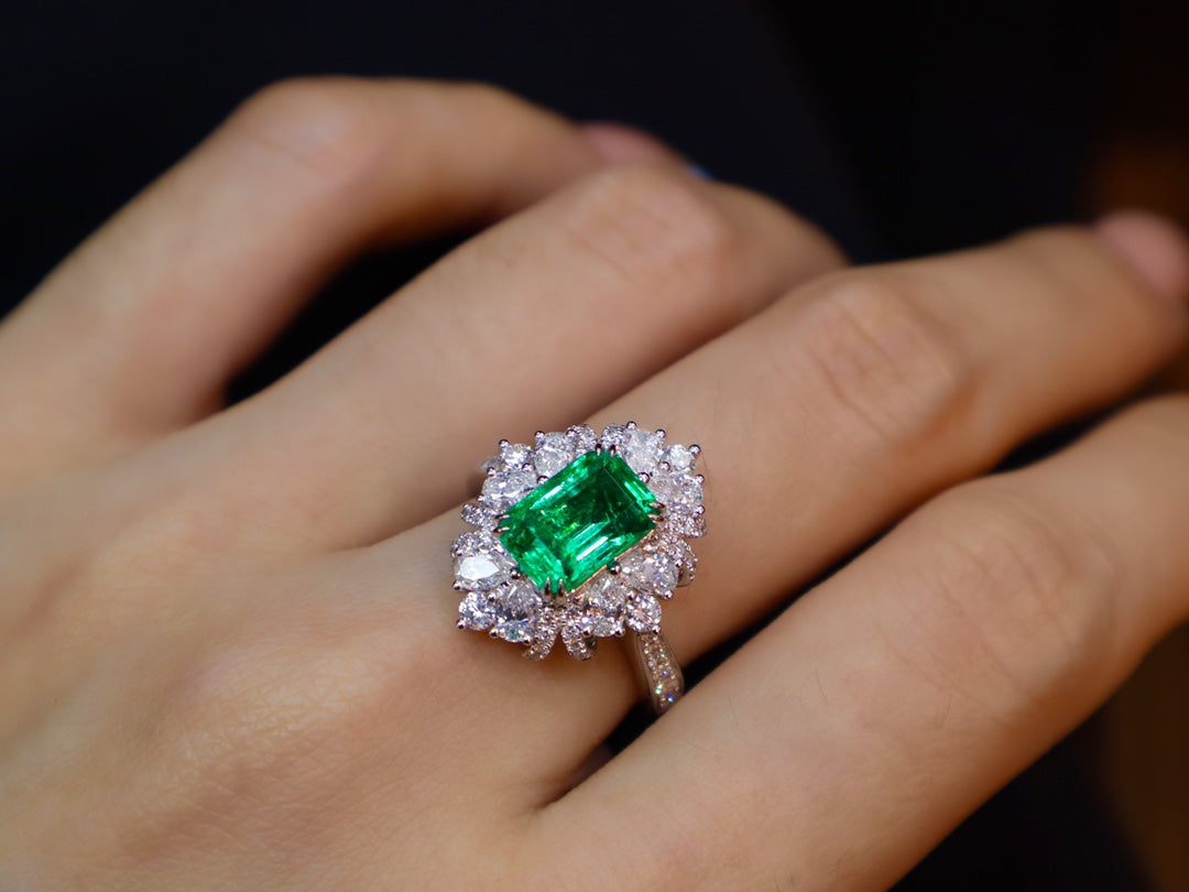 Cincin Zamrud - Karya Agung Keanggunan dalam Barang Kemas