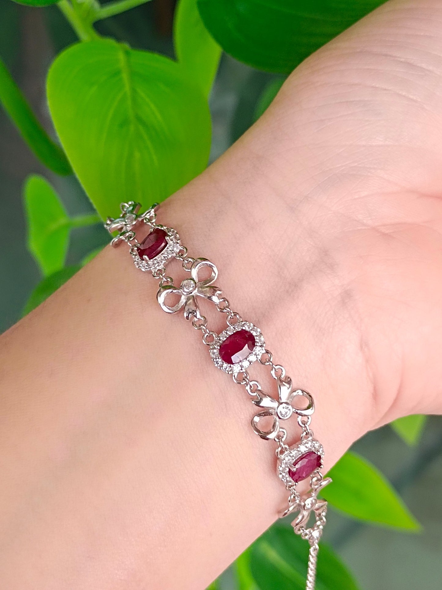 Adorable Ruby Bowknot Bracelet - Elegant and Fashionable Jewelry