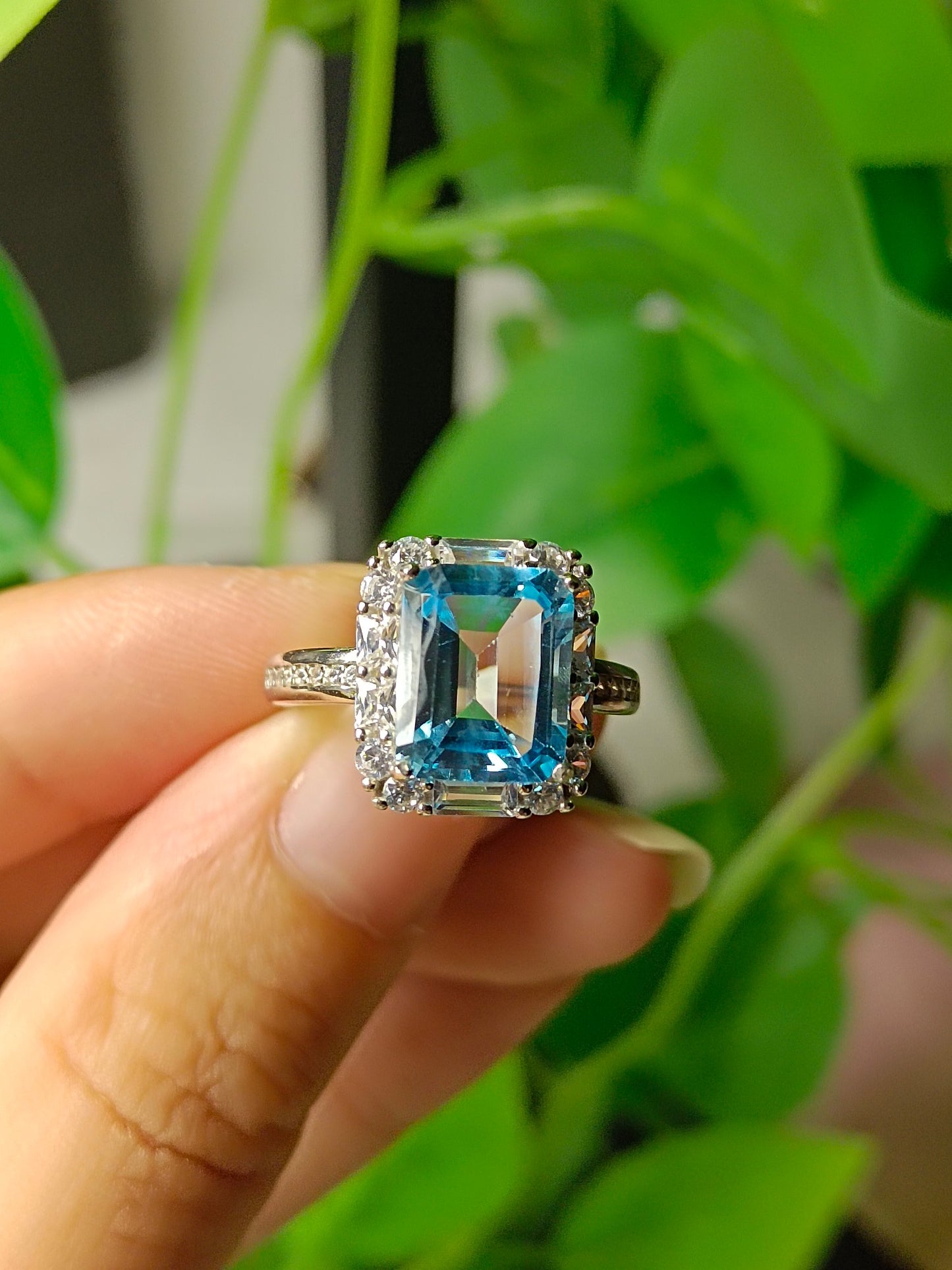 Natural Topaz Square Ring - Exquisite Jewelry for Elegant Taste