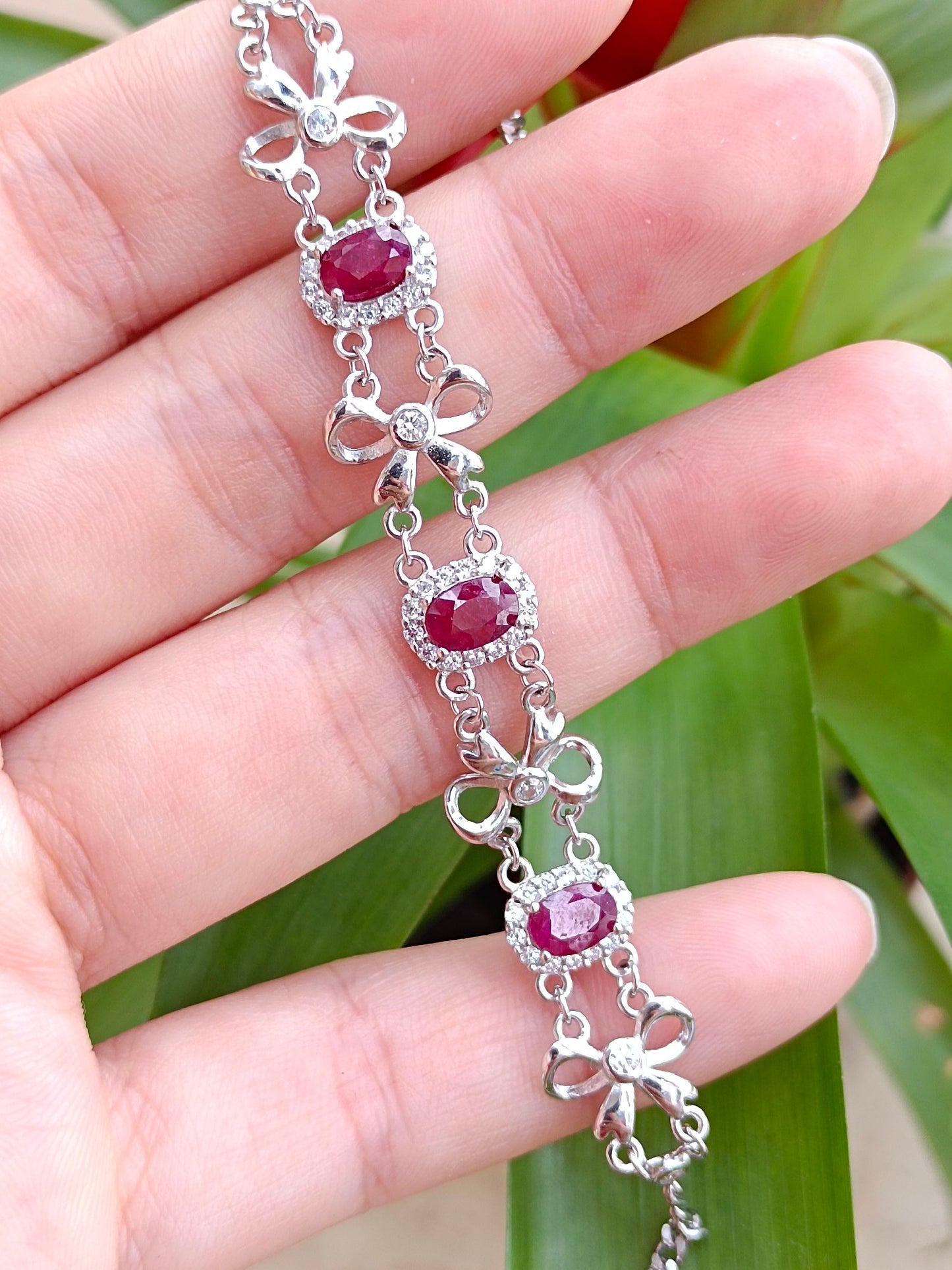 Adorable Ruby Bowknot Bracelet - Elegant and Fashionable Jewelry