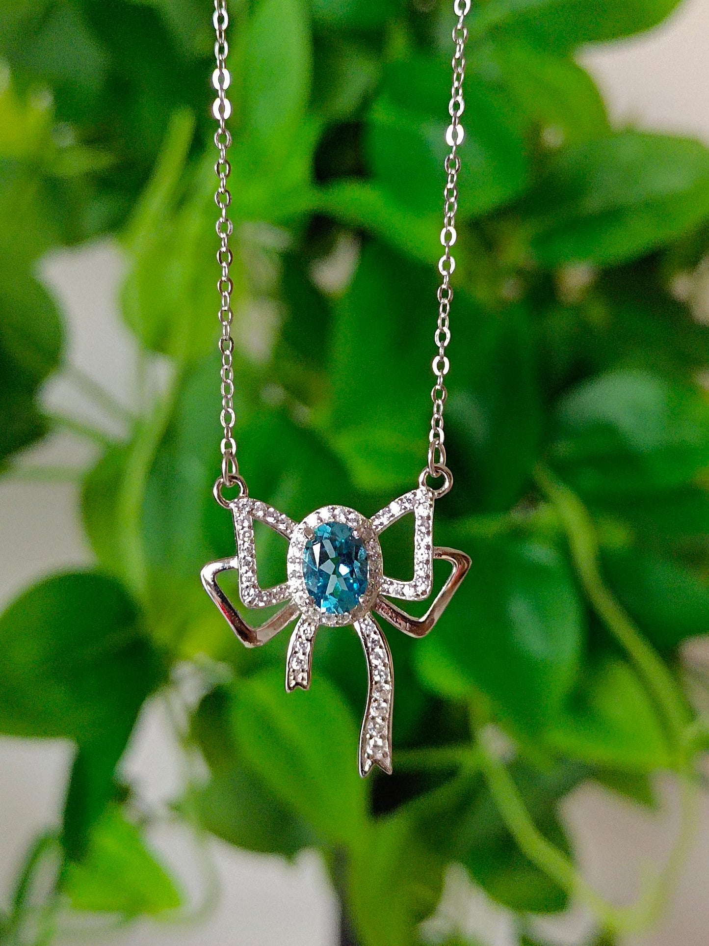 Splendida collana con fiocco in topazio naturale: una delizia per i gioielli