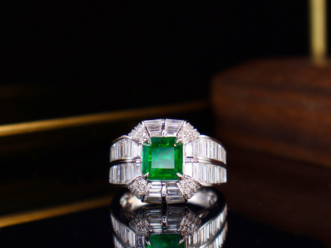 Anello gioiello con smeraldo: un capolavoro di eleganza e classe