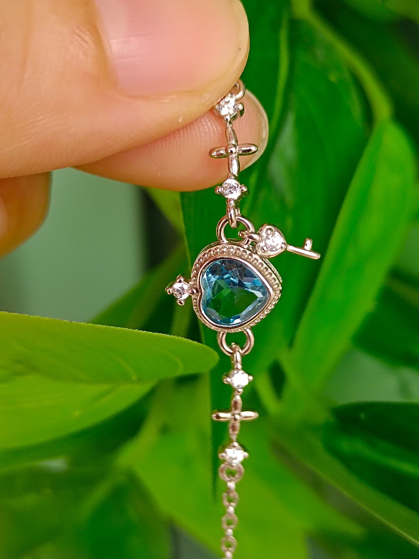 Bracciale gioielli con topazio azzurro naturale svizzero a forma di cuore