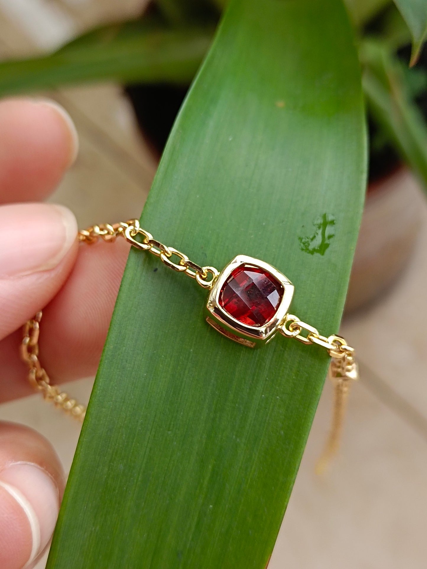 Utsökt Princess-Cut Granat Armband - Unik smyckedesign
