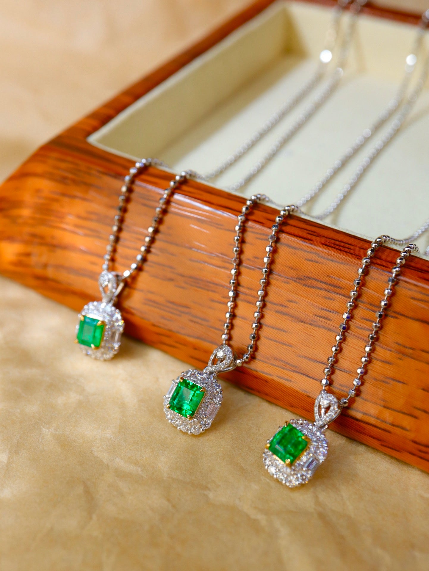 Joyería con colgante de esmeralda de Panjshir: una joya brillante para el coleccionista exigente