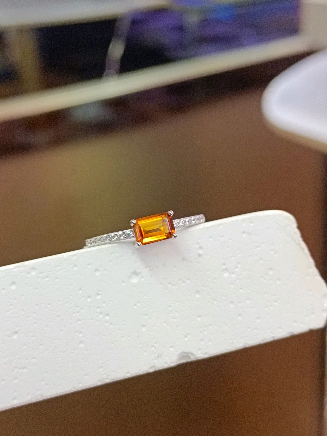 Inel rafinat cu cristale galbene de chihlimbar de calitate superioară - bijuterii premium