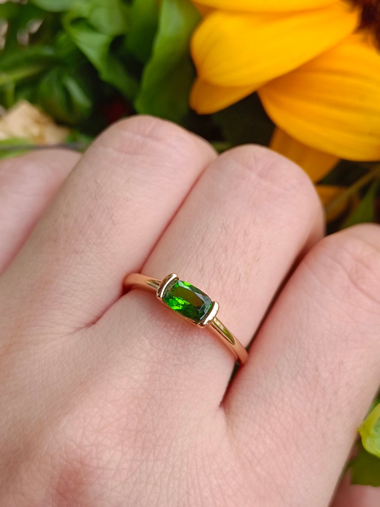 Minimalistisk eleganse: Naturlig diopsidering i smykkesamlingen