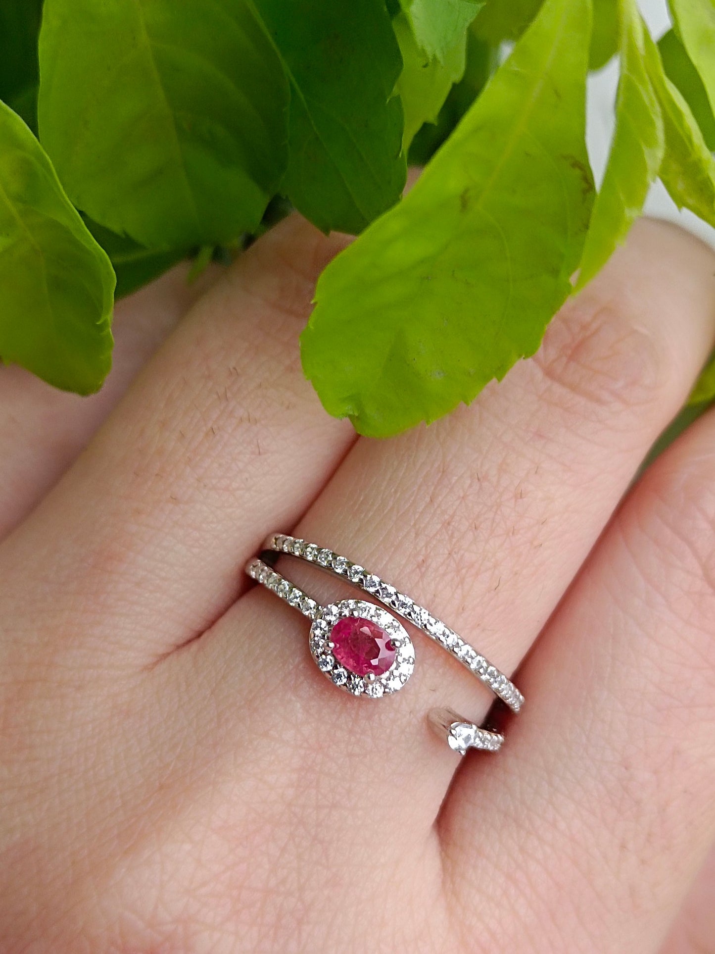 Anello con rubino - Incantevole eleganza in gioielleria
