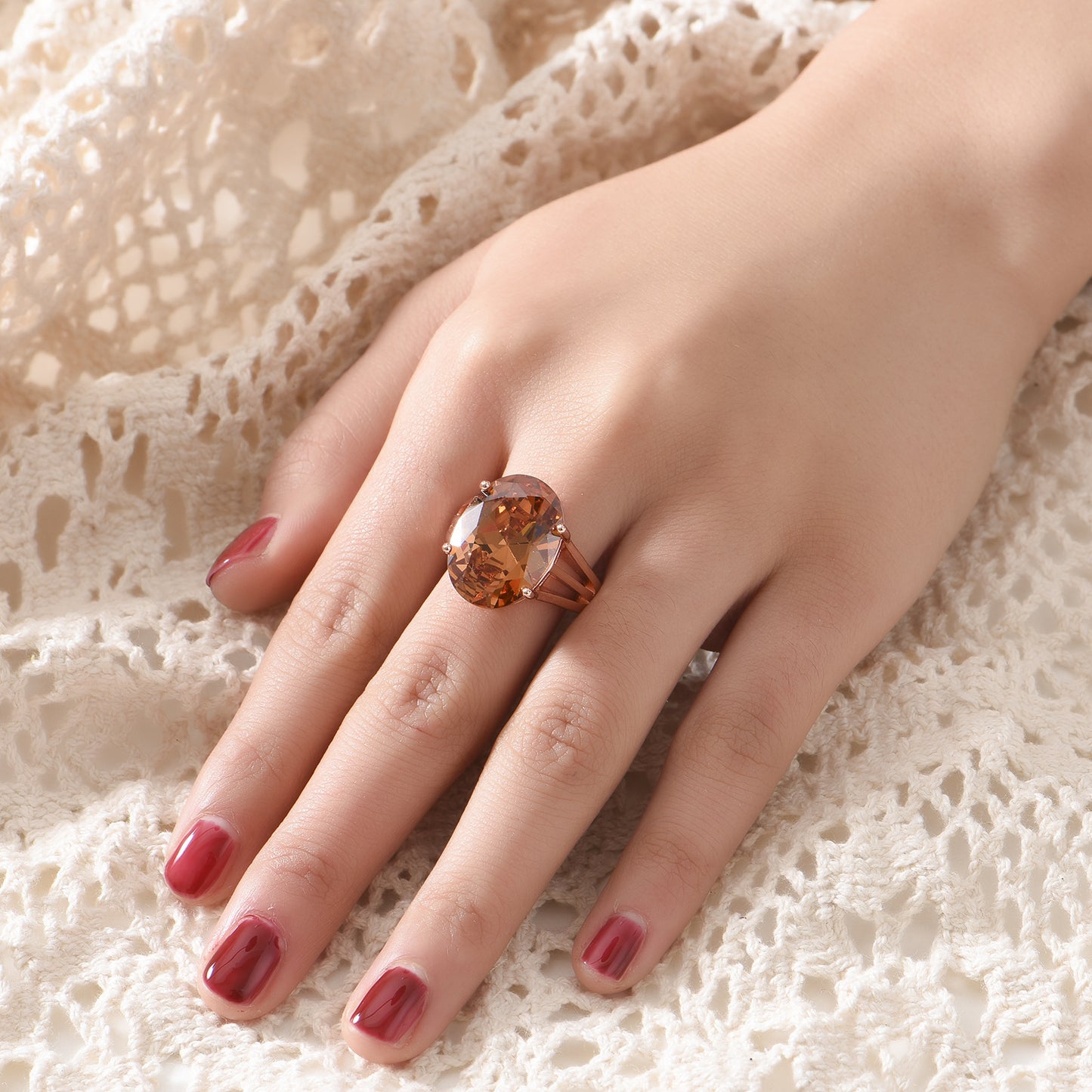 New European And American Oval Champagne-colored Zirconia Closed Ring