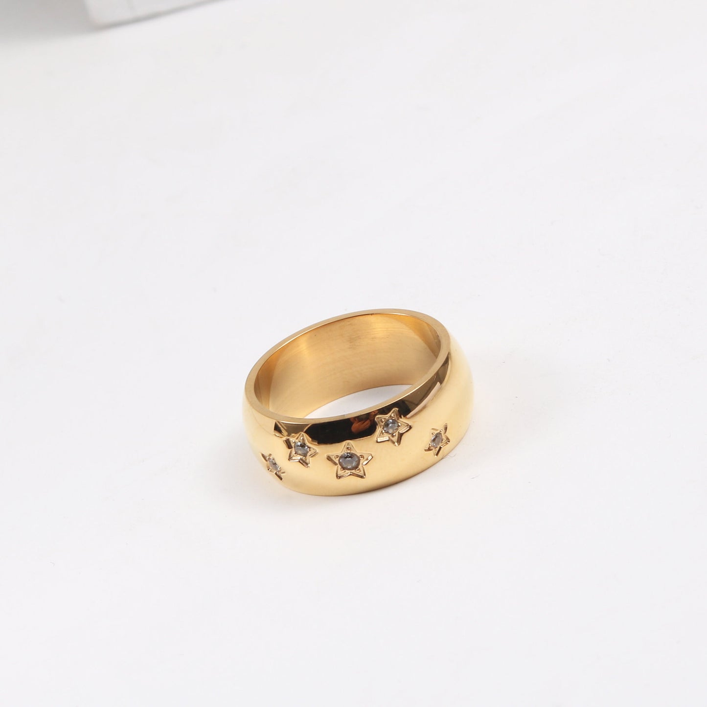 Star Zircon Inlaid Titanium Steel Electroplated 18K Gold Ring