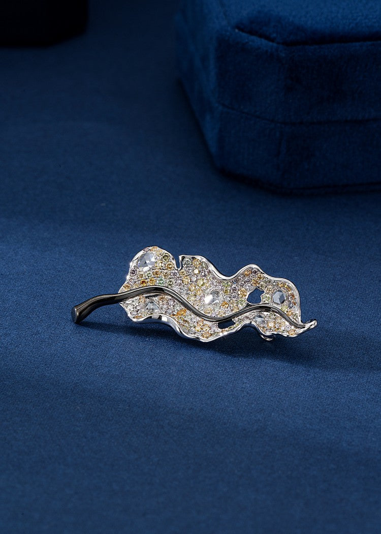 Black Gold Leaf Brooch - Luxurious Jewelry Piece - Brooch