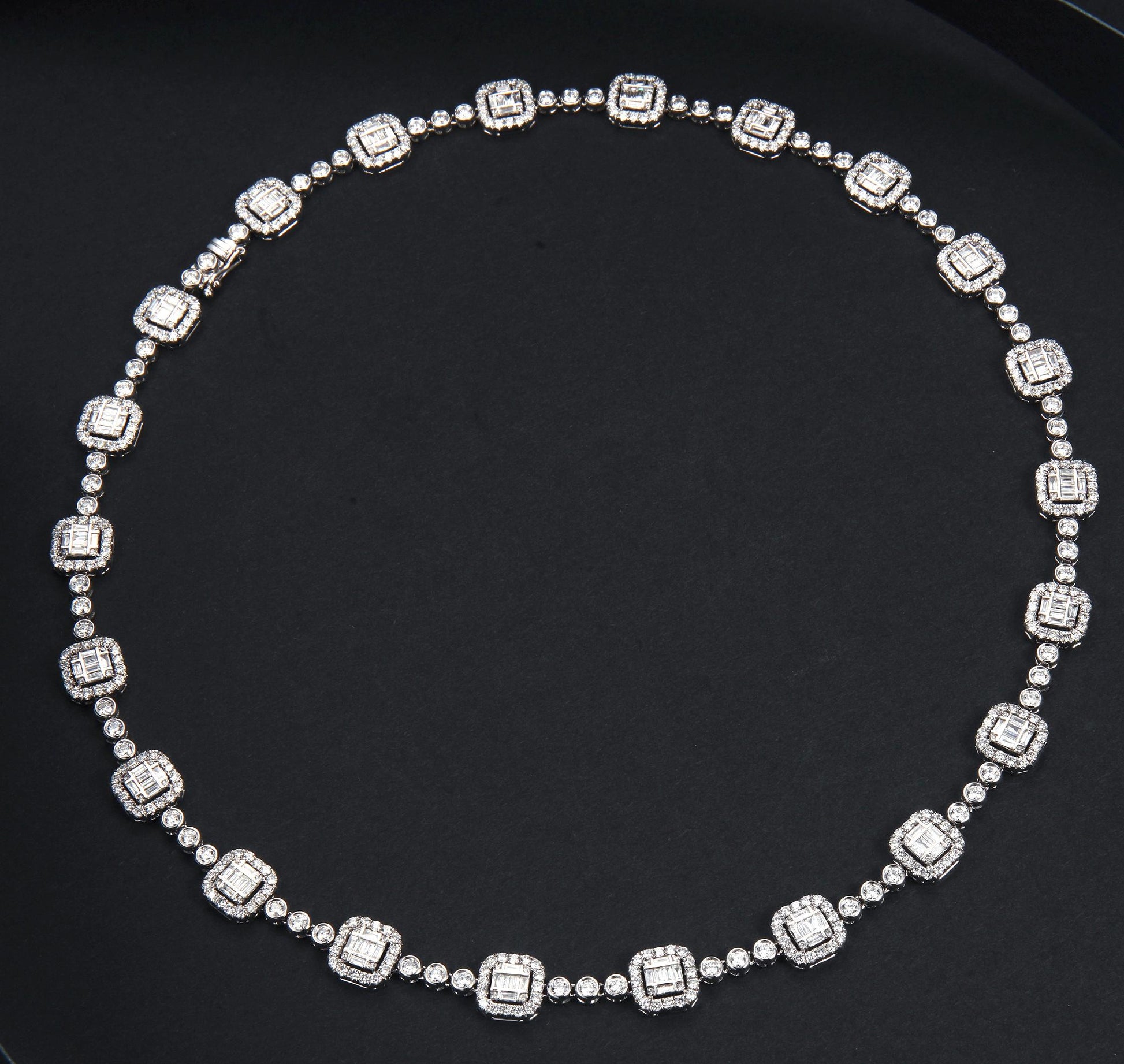 Elegant Diamond Pendant Necklace - Luxury Jewelry Collection - White Diamond Set System