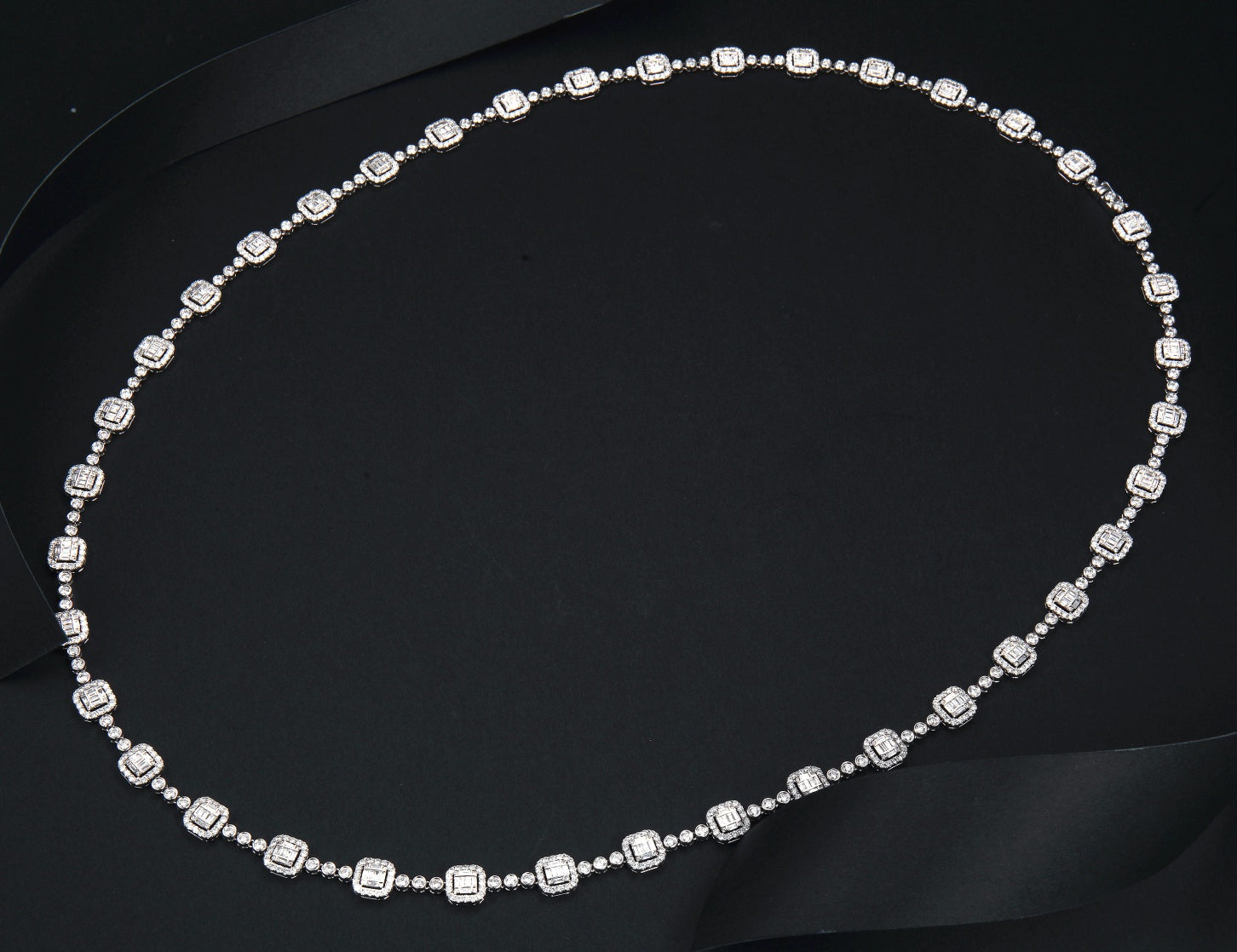 Elegant Diamond Pendant Necklace - Luxury Jewelry Collection - White Diamond Set System