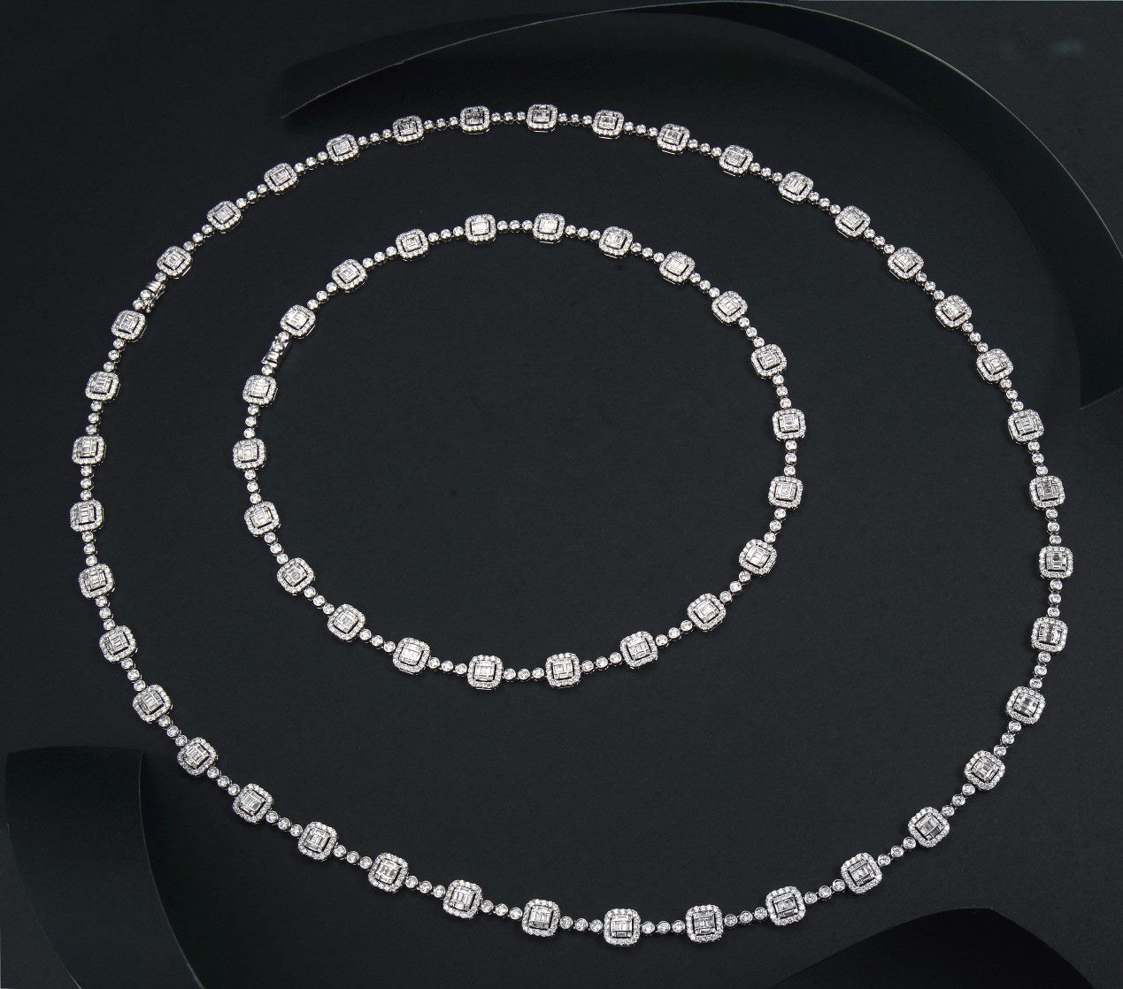 Elegant Diamond Pendant Necklace - Luxury Jewelry Collection - White Diamond Set System