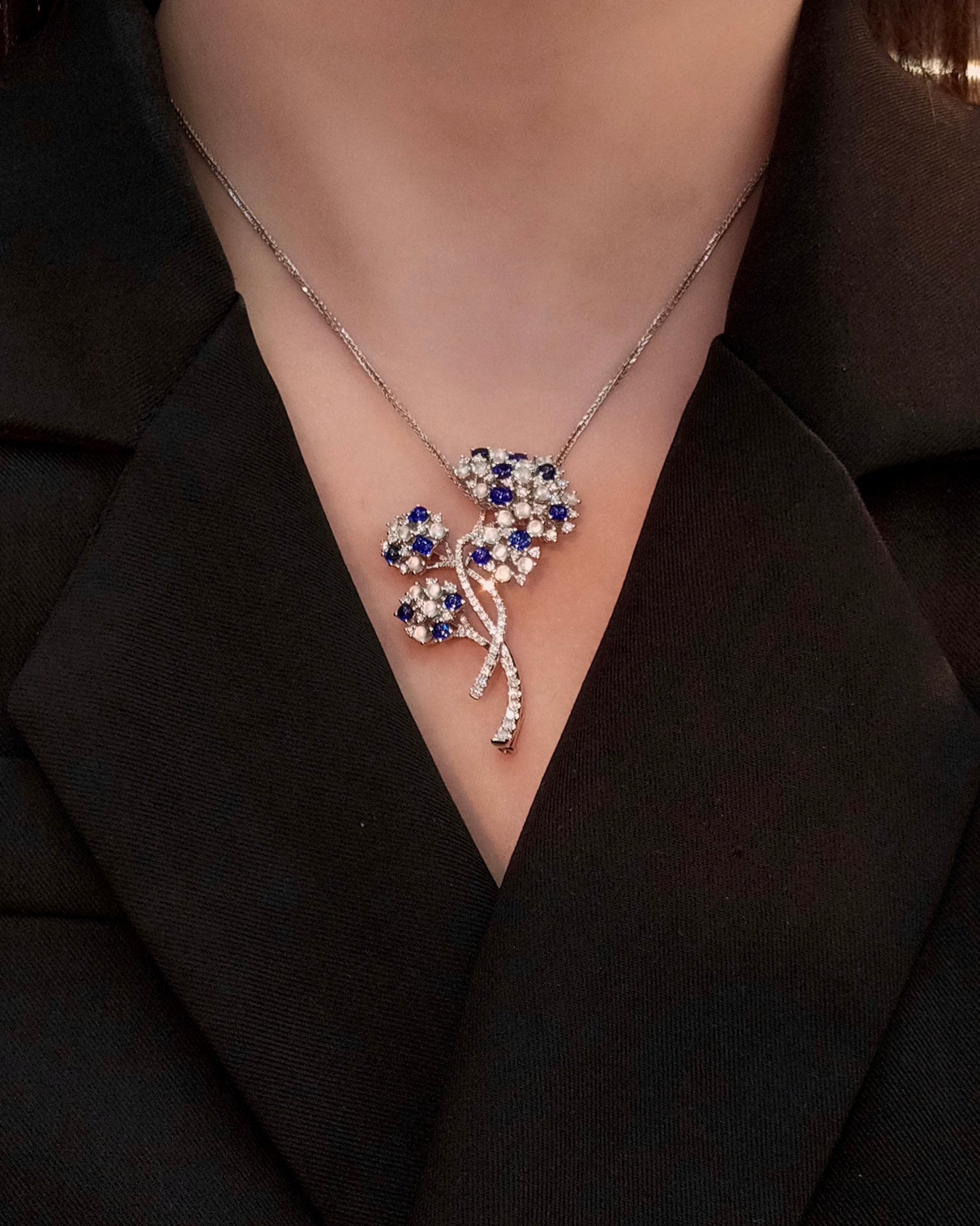 Elegant Emerald and Sapphire Brooch Jewelry with Diamonds Jeweler.Jewelry