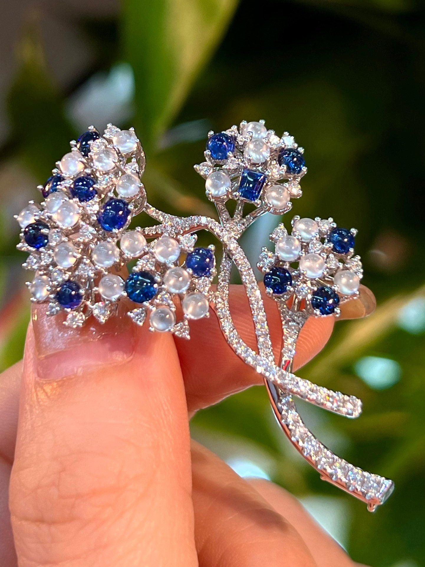 Elegant Emerald and Sapphire Brooch Jewelry with Diamonds Jeweler.Jewelry