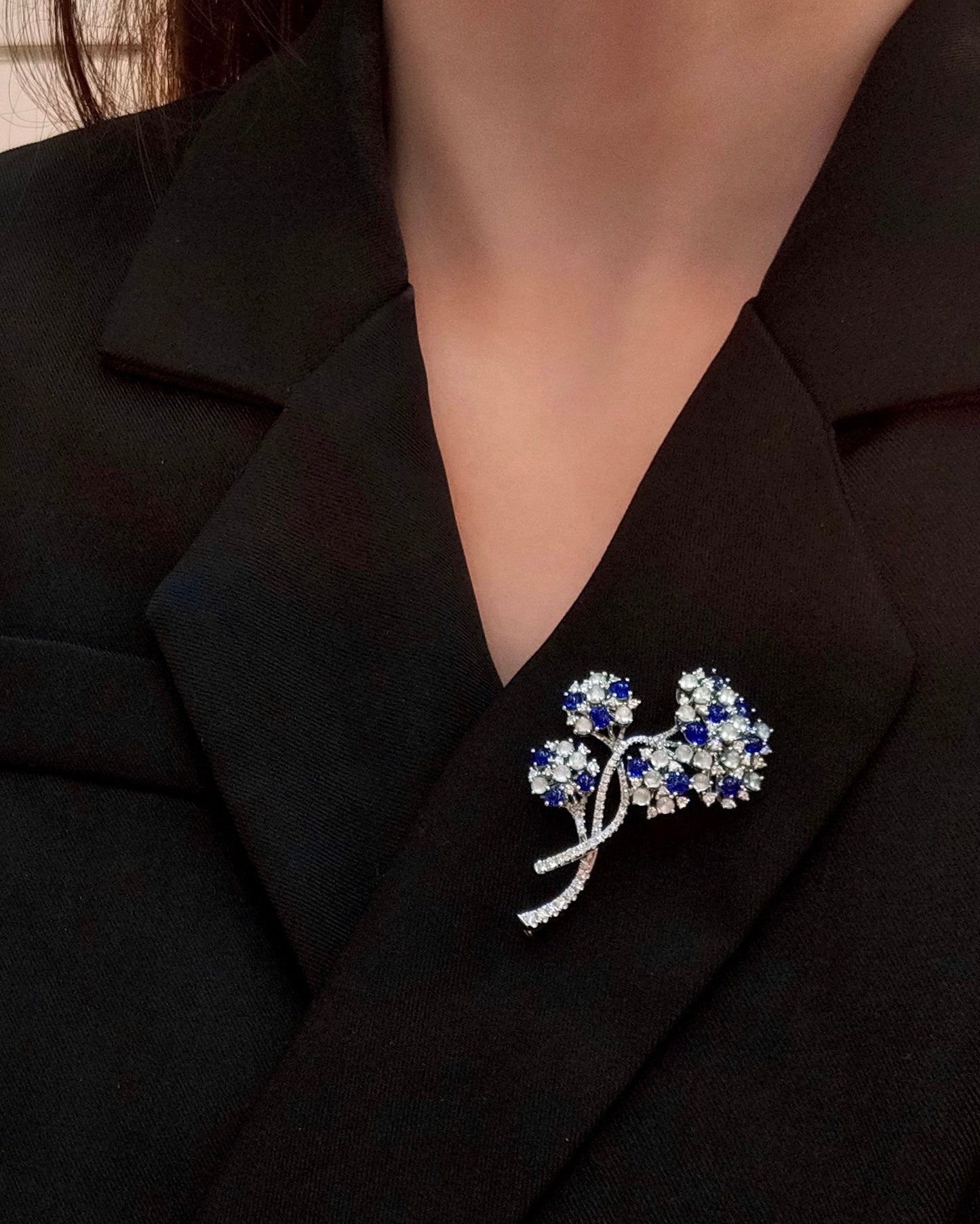 Elegant Emerald and Sapphire Brooch Jewelry with Diamonds Jeweler.Jewelry
