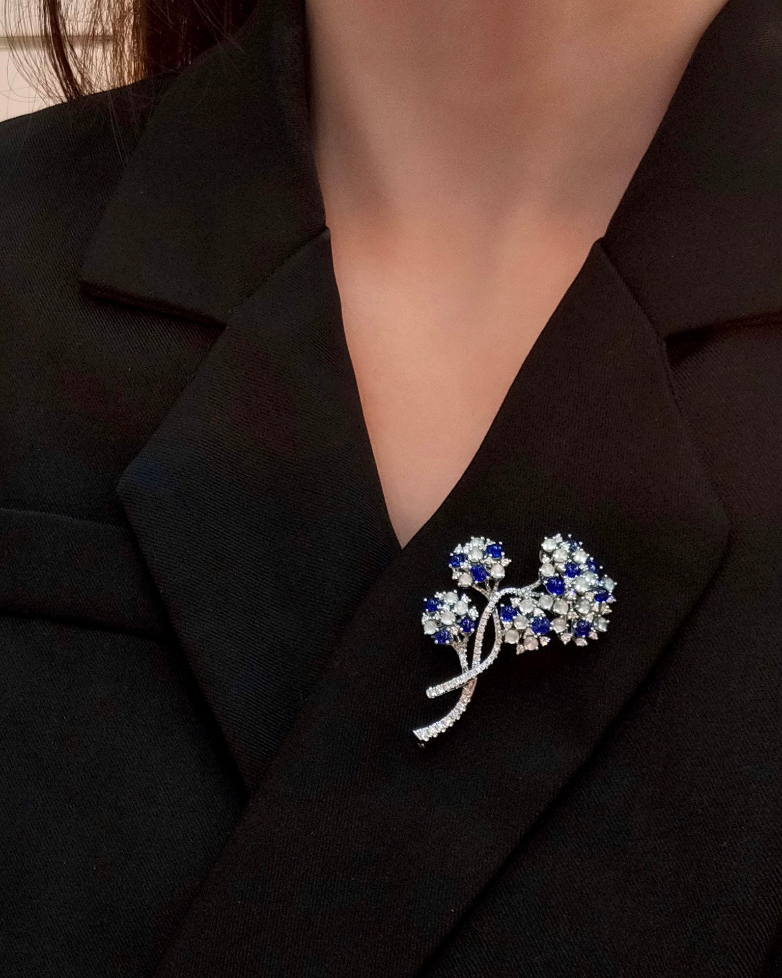 Elegant Emerald and Sapphire Brooch Jewelry with Diamonds Jeweler.Jewelry
