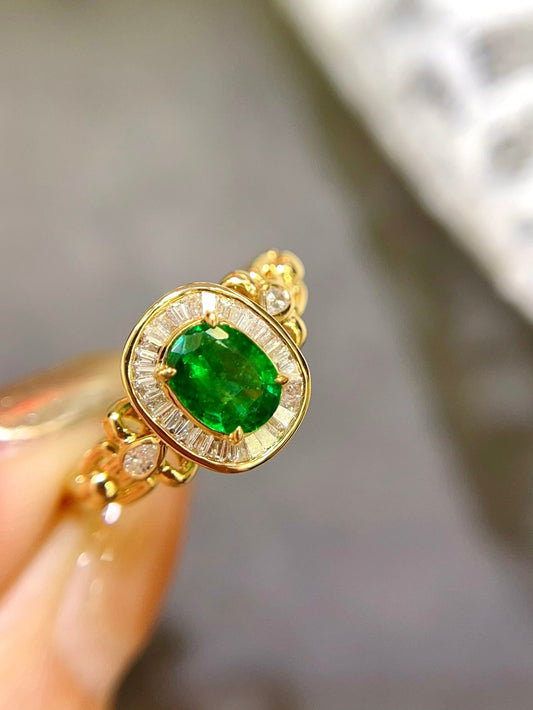 Elegant Vintage Style! High-end and Exquisite 18k Gold Diamond-embedded Swat Muzo Emerald Ring - Jewelry Jeweler.Jewelry