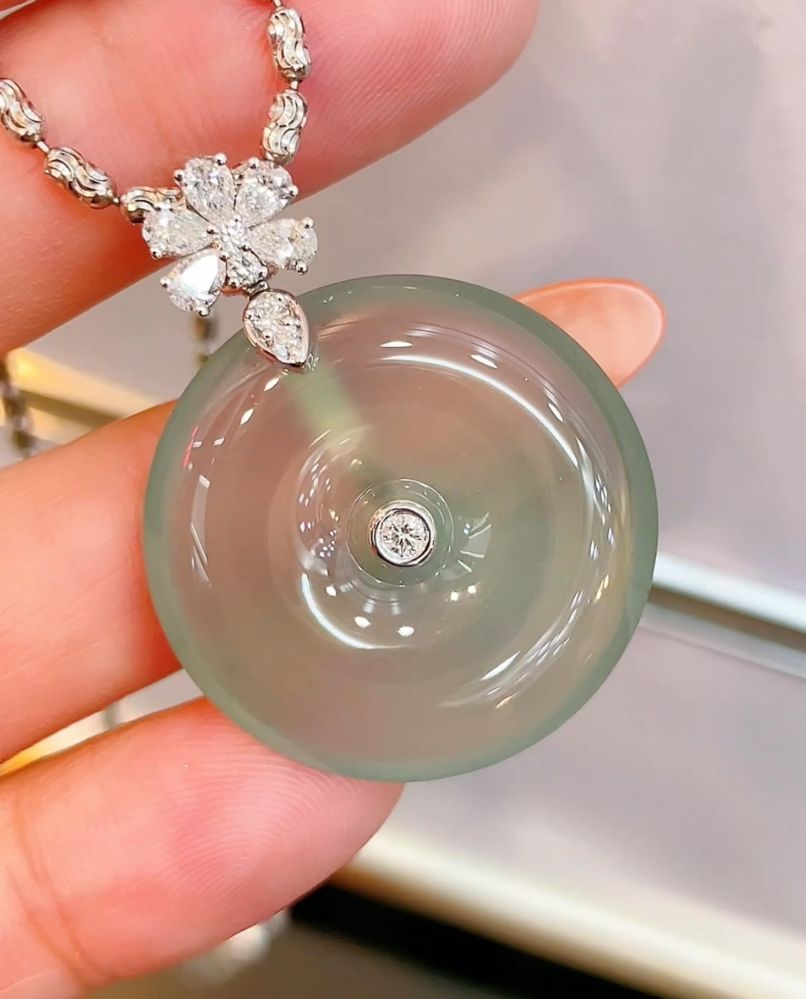Emerald Pendant Jewelry - 18k Gold Diamond-Embedded Jade平安扣 Jeweler.Jewelry