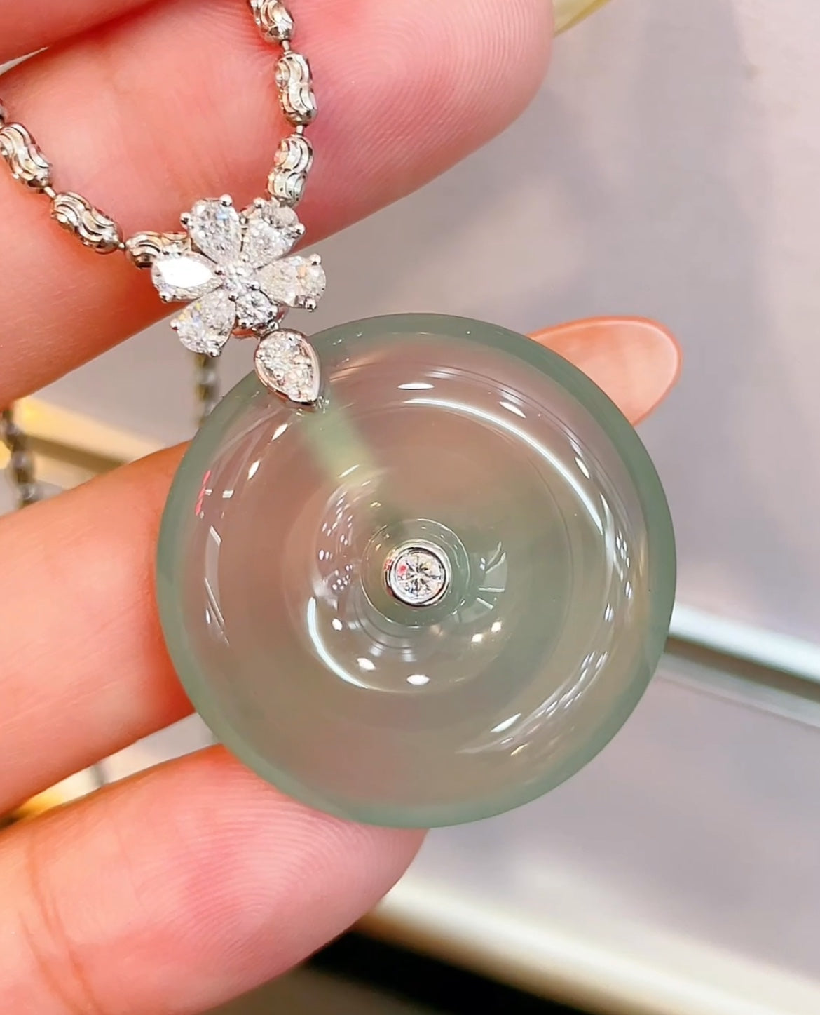 Emerald Pendant Jewelry - 18k Gold Diamond-Embedded Jade平安扣 Jeweler.Jewelry