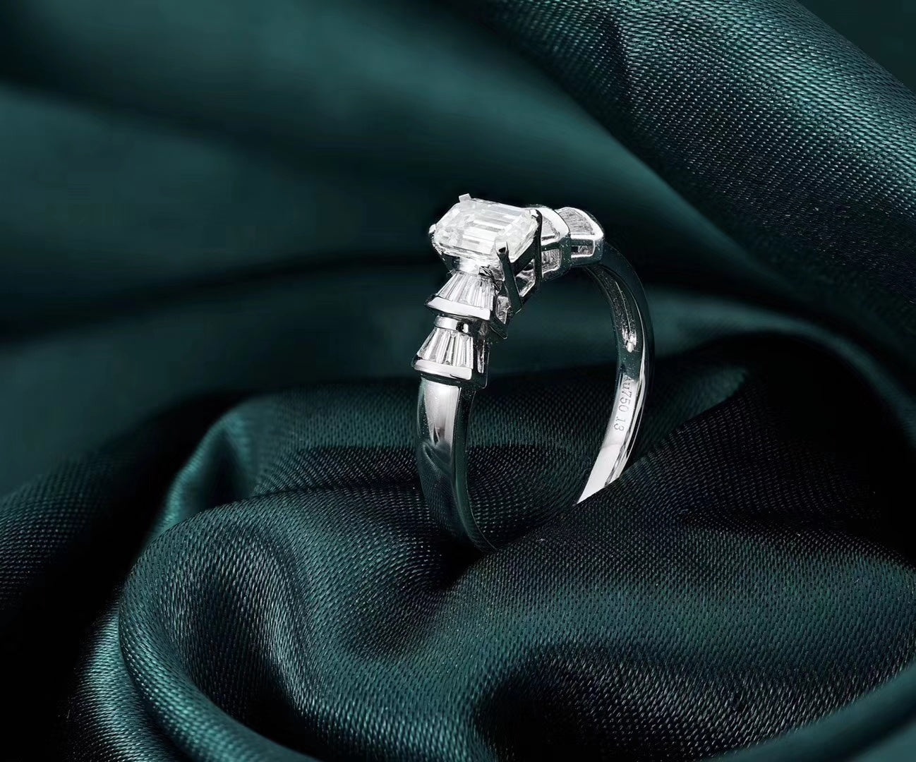 Emerald Ring 13# - Premium Jewelry Piece - White Diamond Ring