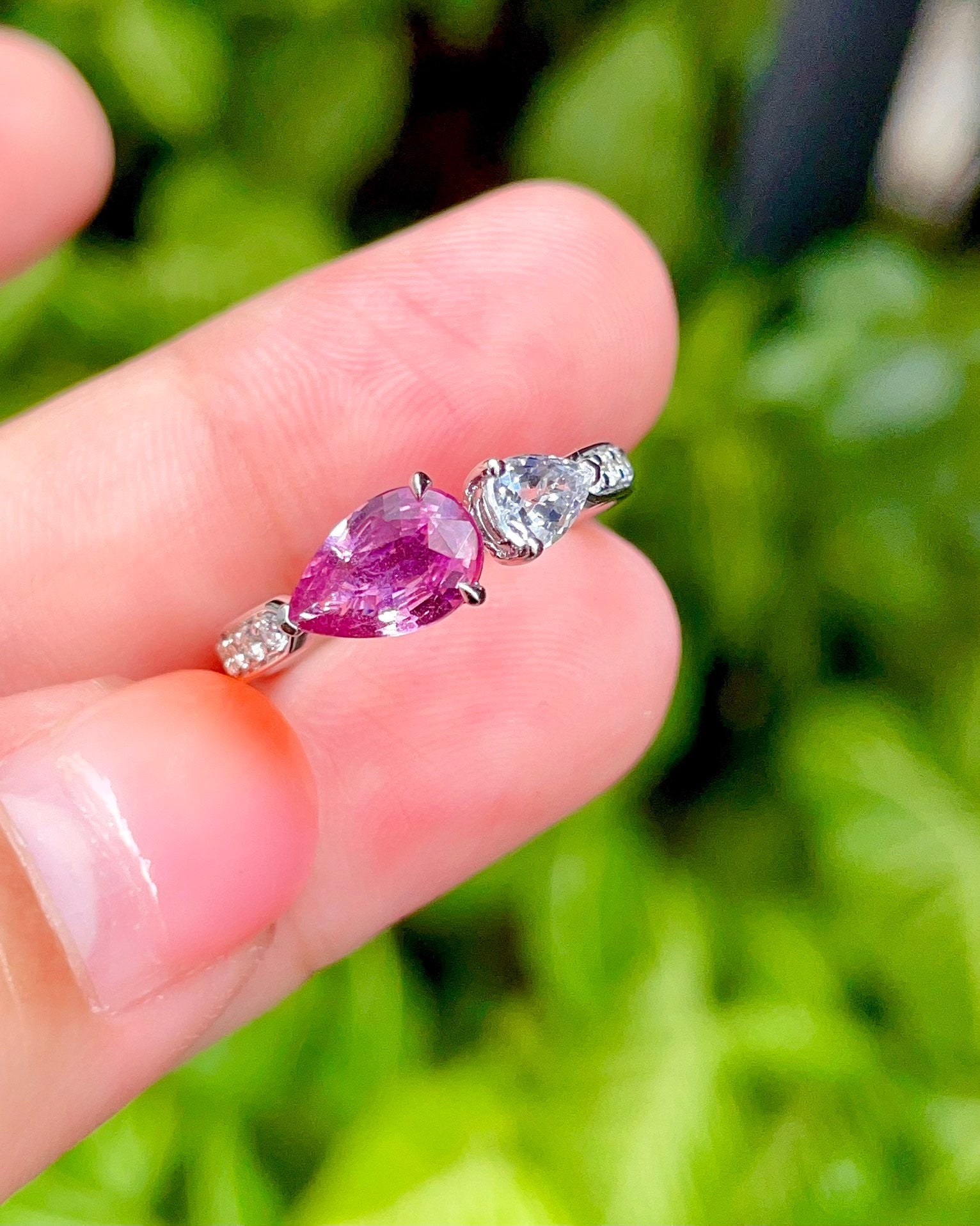 Enchanting Pink-Purple and Blue Sapphire Ring in 18k Gold | Jewelry Treasure Jeweler.Jewelry