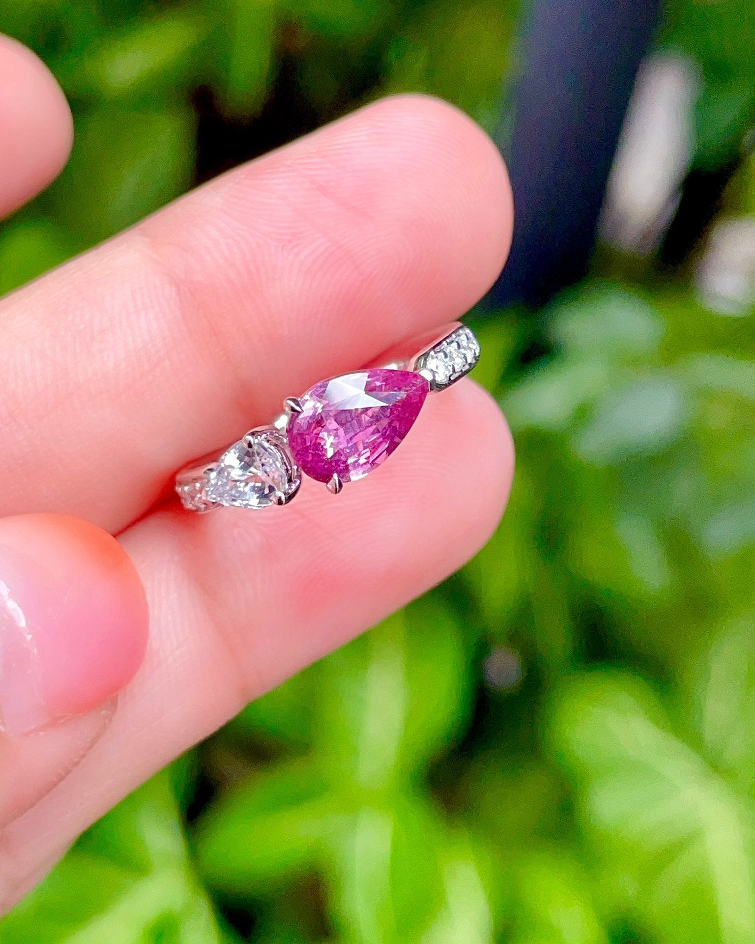 Enchanting Pink-Purple and Blue Sapphire Ring in 18k Gold | Jewelry Treasure Jeweler.Jewelry