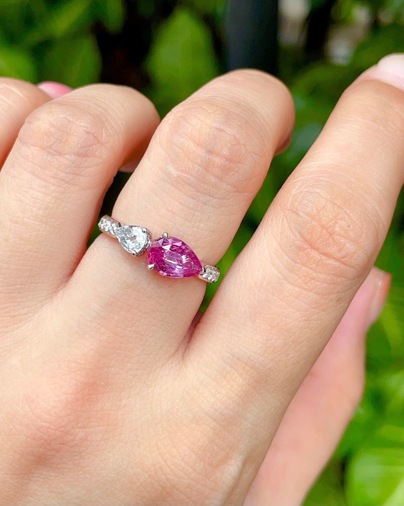 Enchanting Pink-Purple and Blue Sapphire Ring in 18k Gold | Jewelry Treasure Jeweler.Jewelry