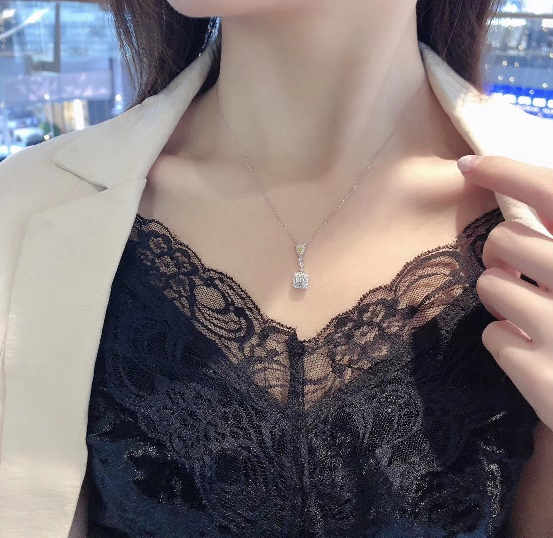 Exquisite Diamond Rose Pendant - Luxurious Jewelry Piece - Yellow Diamond Pendant