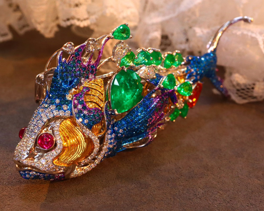 Exquisite Gold Fish Brooch/Decoration Jewelry - A Symbol of Prosperity and Good Luck Jeweler.Jewelry