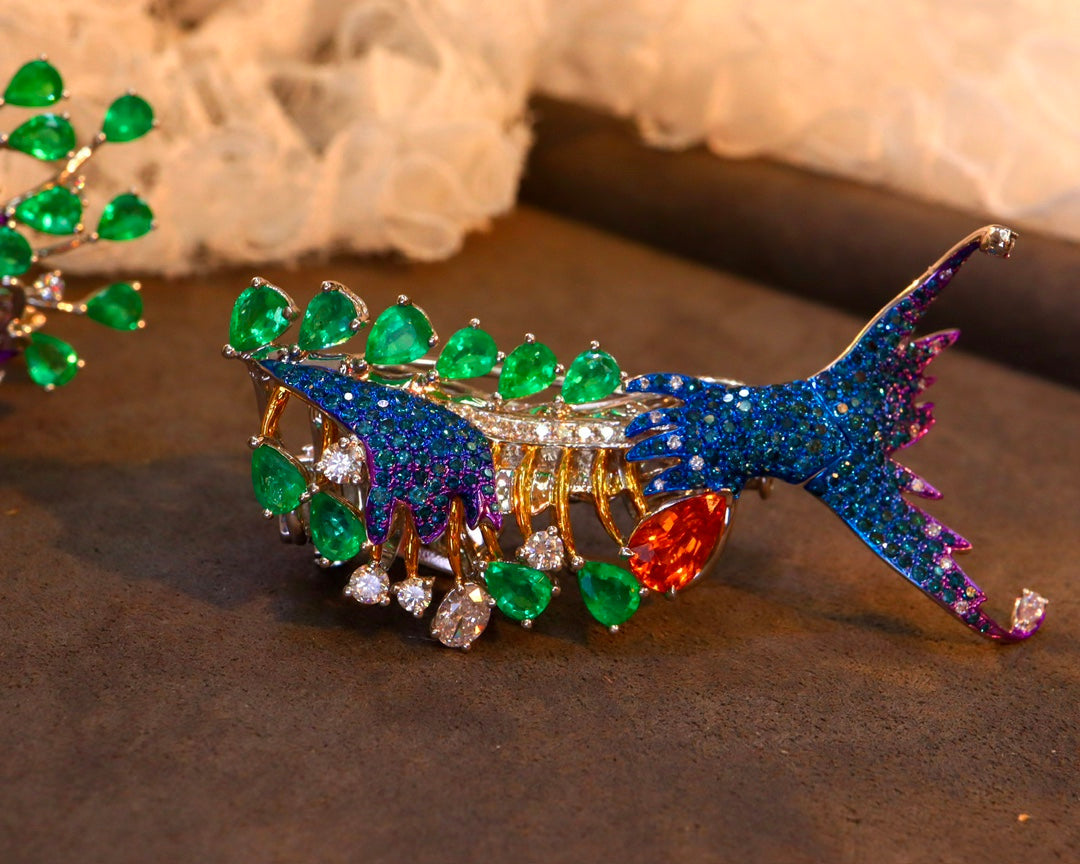 Exquisite Gold Fish Brooch/Decoration Jewelry - A Symbol of Prosperity and Good Luck Jeweler.Jewelry