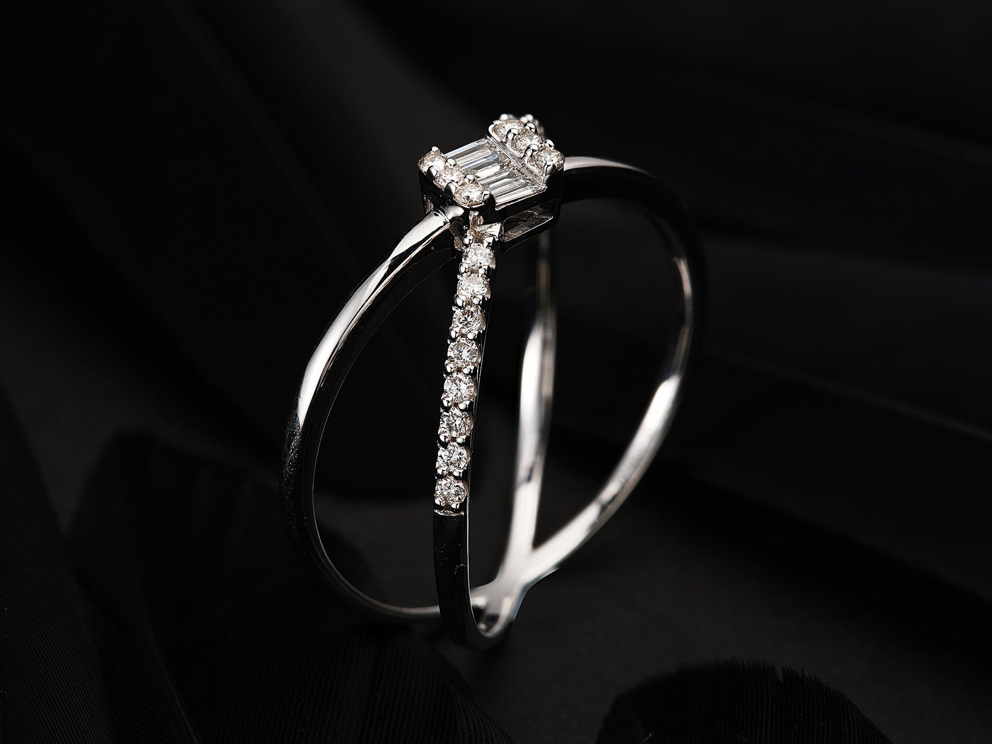 Exquisite Mini Ice Rock X Ring - Luxurious Jewelry Collection - White Diamond Ring