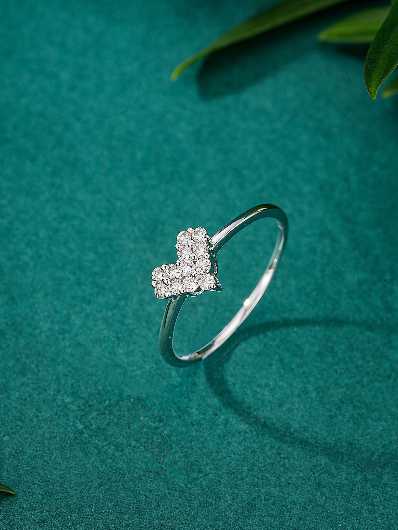 Heart-shaped Pavé Diamond Ring - Exquisite Jewelry Piece - White Diamond Ring