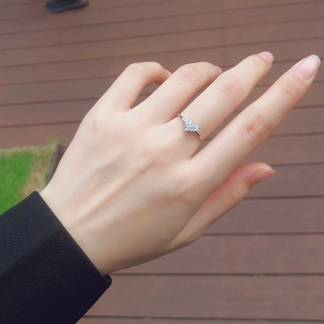 Heart-shaped Pavé Diamond Ring - Exquisite Jewelry Piece - White Diamond Ring