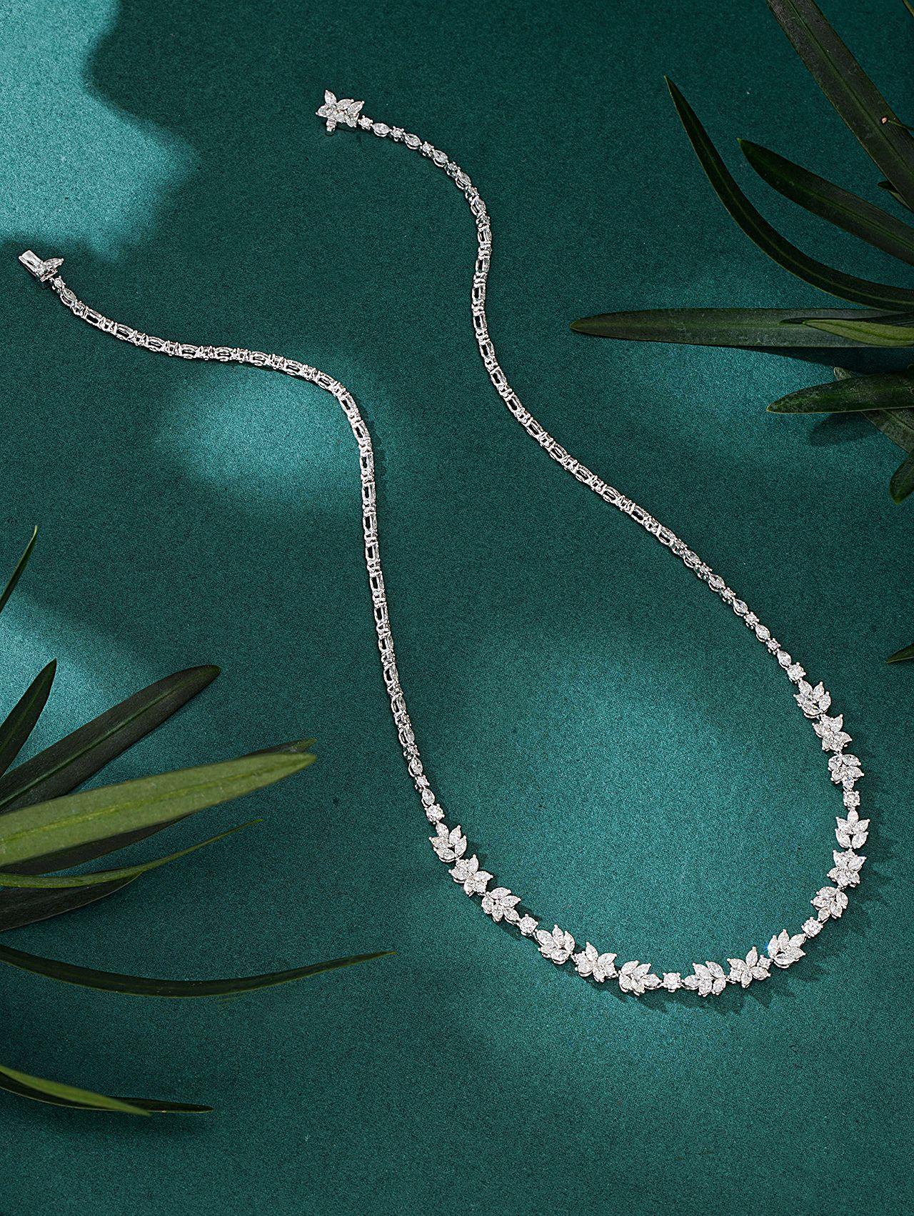 Marquise-Cut Leaf Pendant Necklace (39cm) - Premium Jewelry Collection - White Diamond Necklace