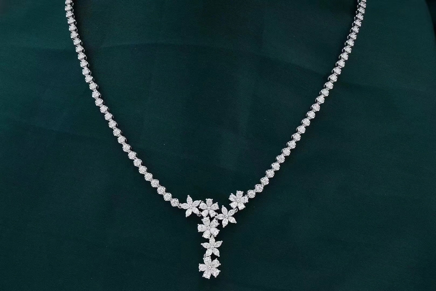 Seven-Flower Pendant Set - Premium Jewelry Collection - White Diamond Set System