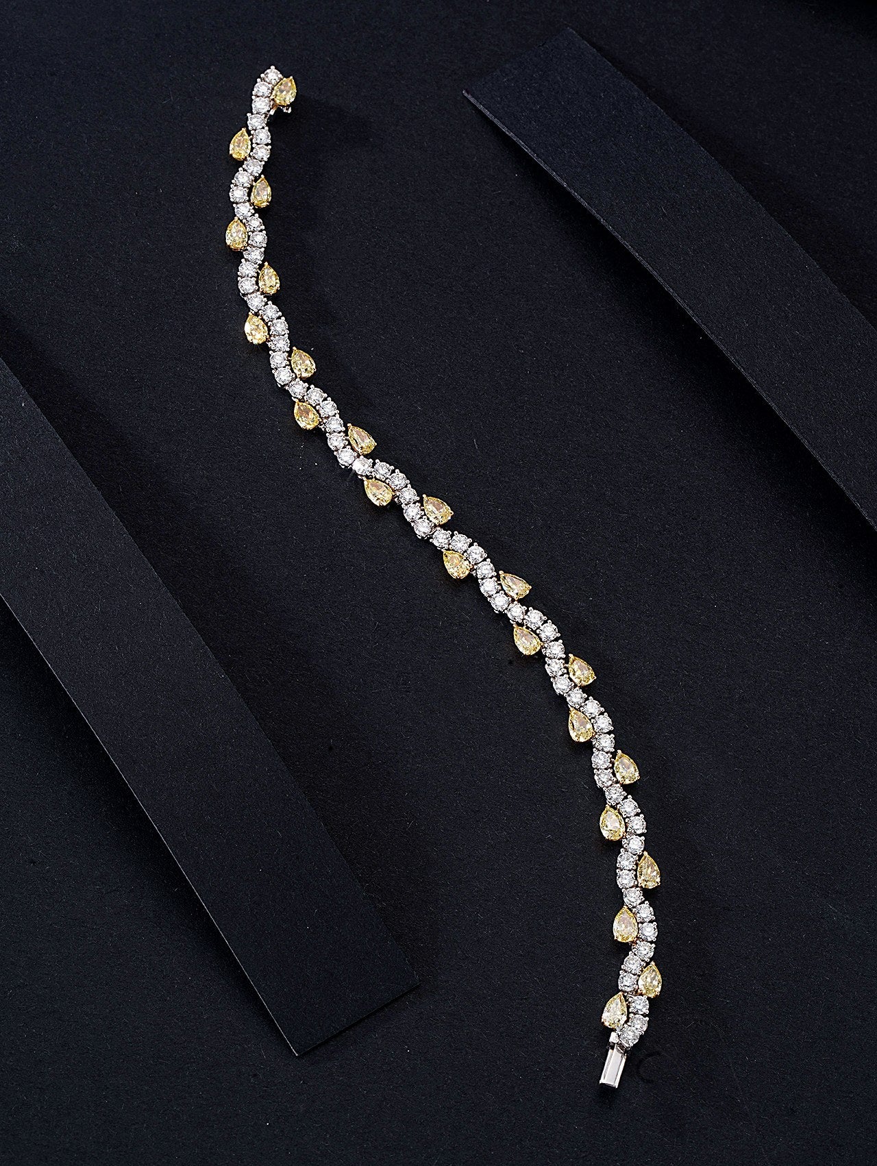 Side Water Drop Round Diamond Bracelet - Exquisite Jewelry Piece - Yellow Diamond Bracelet